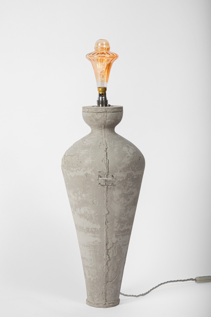 Béton Raffiné stoneware table lamp with sculptural filament bulb